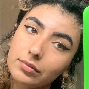 Meet your Posher, Neida